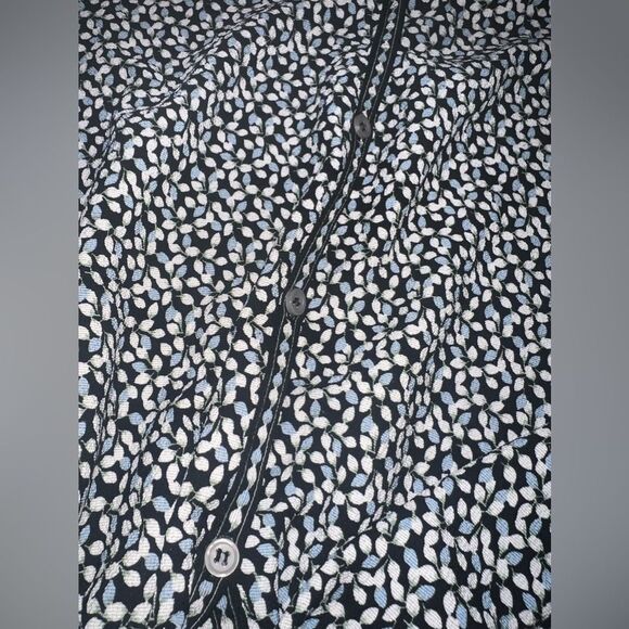 Max Studio button down front knot Blouse with Flowy Sleeves Size Medium EUC - Picture 3 of 6